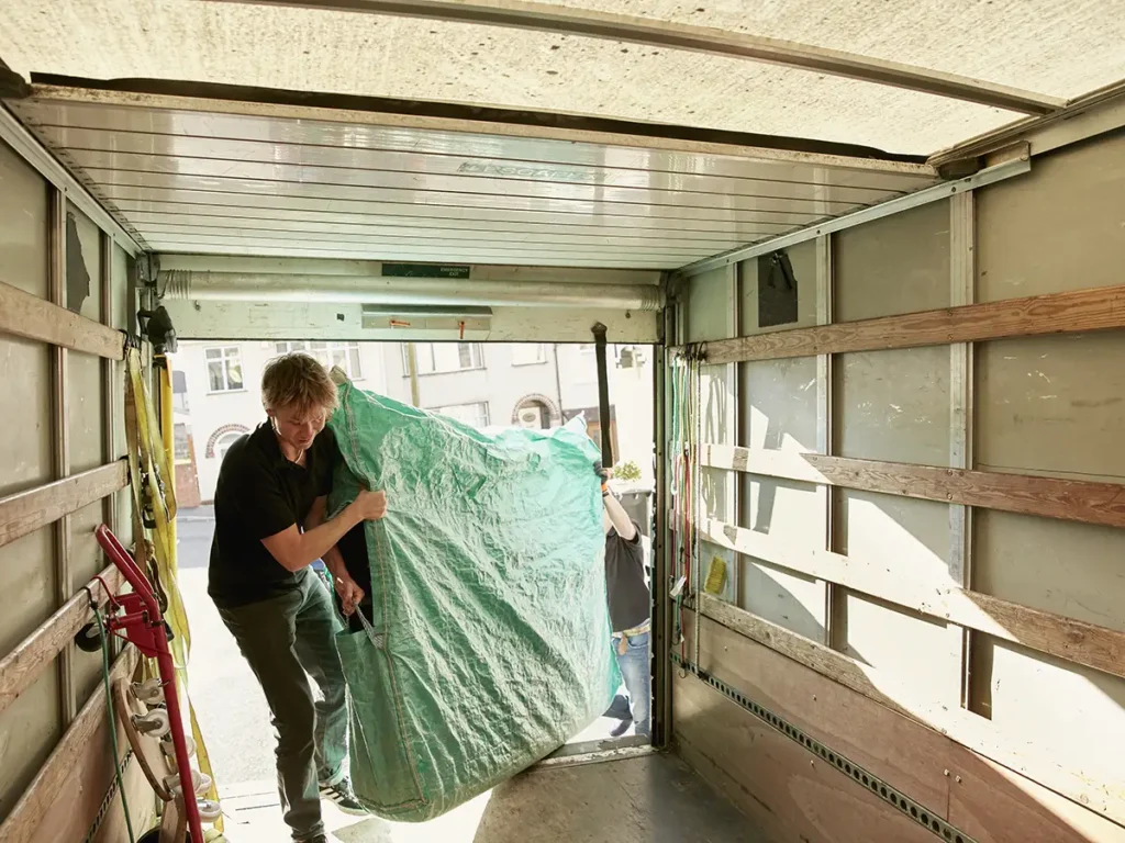 Searching for Weybridge removals near me? Learn what to look for in a trusted local removals company.
